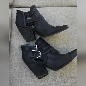 Charles By Charles David Black Western Booties
